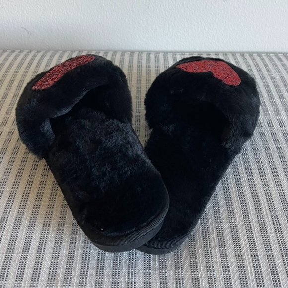 Fuzzy Open Toe Slippers With Red Glitter Heart in Black & Pink - Picture 4 of 7